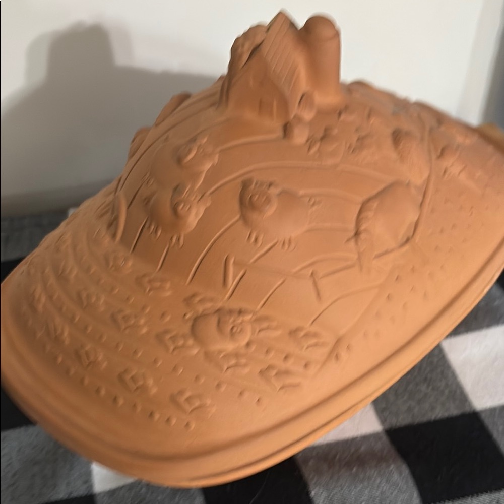 Decorative Terracotta Bread Cloche with Embossed Floral Design - Tan
